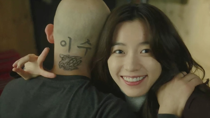 A man wakes up every day with a different body, but he stubbornly stays awake for three days straigh