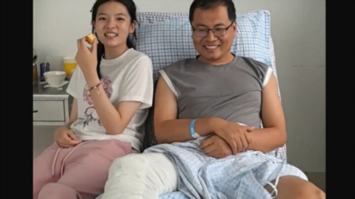 Sự quan tâm của cô ấy lúc nào cũng khác người, chẳng theo lối mòn nào cả.