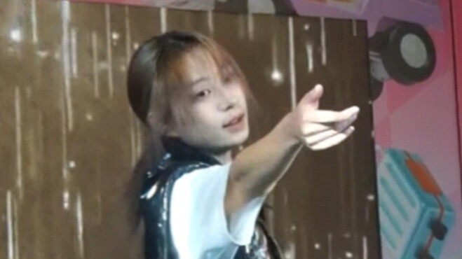 โอ้ นี่เป็นครั้งแรกที่ฉันเห็นการเต้นแบบมีไมโครโฟน