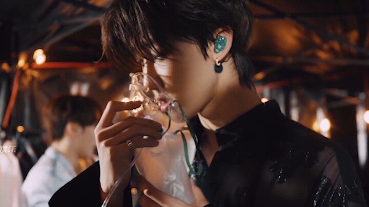 Những tai nạn sân khấu kinh hoàng trong làng K-pop! Cái nào cũng khiến người xem thót tim, các idol 