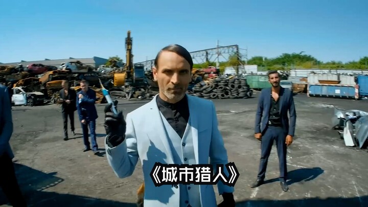 Anh chàng kia: Chết tiệt, cậu có thể đừng hỏi tôi nữa được không?