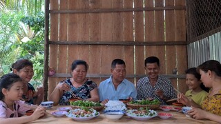 Ăn Mừng Cầu Mới Làm Xong Gia Đình Thưởng Thức Món Bánh Hỏi Heo Quay Giòn Khấu | TKQ & Family T982