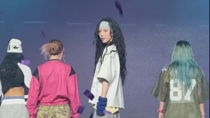 Kaki babi panggang kami juga mulai viral! Song Yanfei menari dengan lagu CORTIS “FaSHioN”!