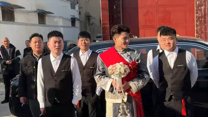 Wedding Car Dines for Free in Xuchang, Henan: What Dishes Are on a 500-Yuan Rural Banquet?