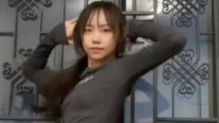 换种风格 跳个有点涩涩的舞 泫雅/摆尾 大家端午节安康哦