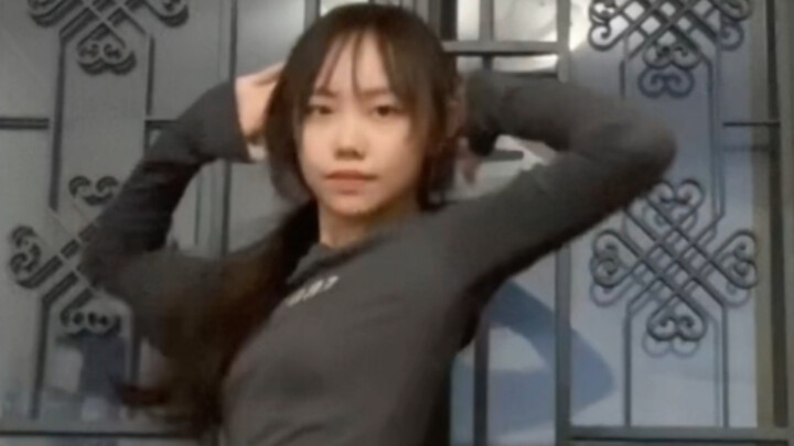 Let's switch styles and dance something a bit sultry—HyunA's "Tail"! Wishing everyone a safe and hap