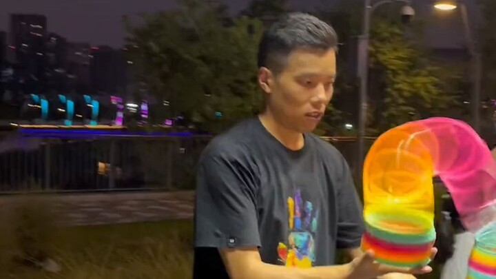 31. Five Years of Street-Selling Insights: No Matter How Much You Earn, When Selling Toys, Always Ke