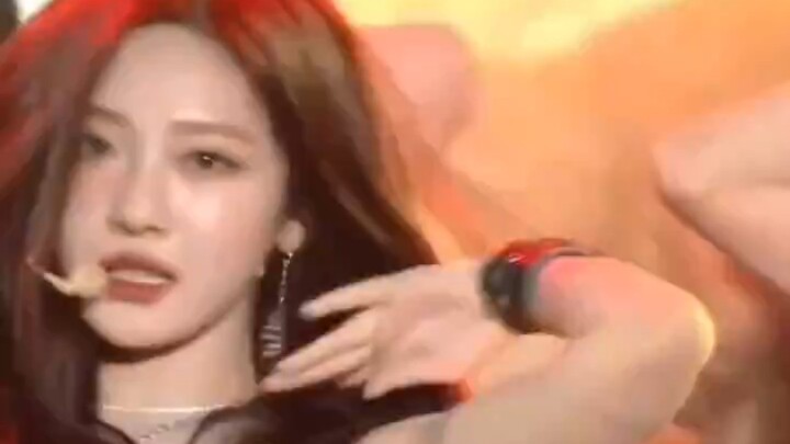 Ning Ning sang "You and I" on the HMA awards stage~