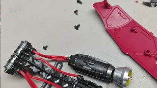Untuk menunjukkan kepada Anda struktur internalnya, saya membongkar seorang pengrajin