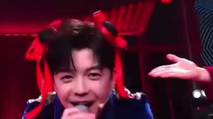 Zhang Yuan dan Wang Luxin dengan usaha mereka sendiri telah menurunkan tingkat kemegahan seluruh ind