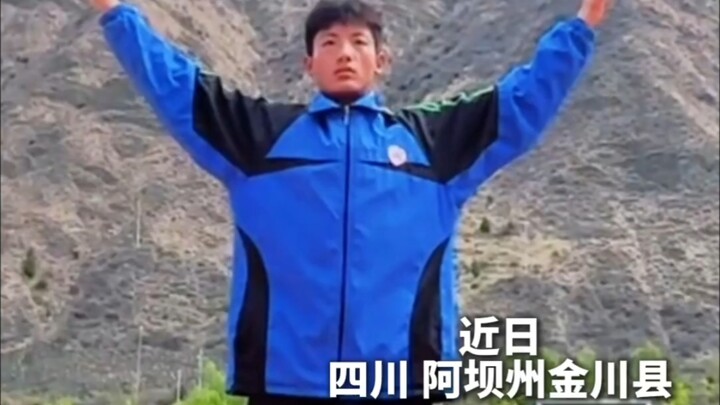 Remaja Tibet sebagai posisi utama! Penari utama etnis Tibet dari SMP Jinchuan ini menampilkan senam 