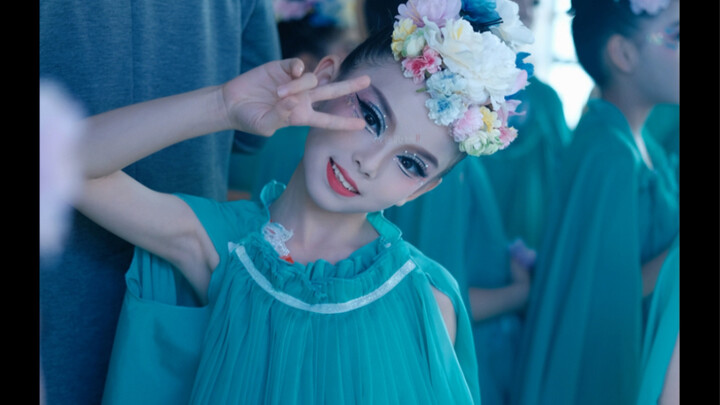 难得的照片花絮，群舞一等奖