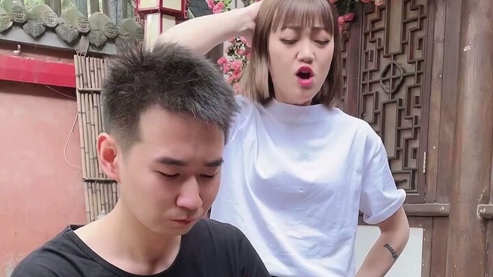 هل تعلمون أن هذه الأسوار الخالية تحمل في طياتها قلبي الحزين والوحيد؟