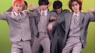 ماذا فعل بواب الفندق أثناء تتابع الرقص؟