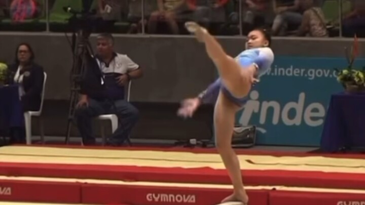 Sepuluh adegan menyelamatkan kayu dari balok keseimbangan