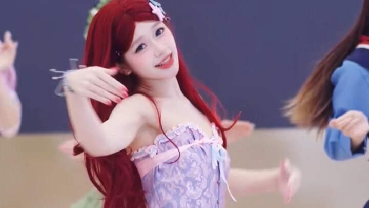 Đi chân trần đi roadshow?? Một buổi roadshow đúng chuẩn concept nhất! Nàng tiên cá Alice phiên bản “