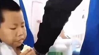 The gentleman who paid 200 yuan for a hard seat on the train