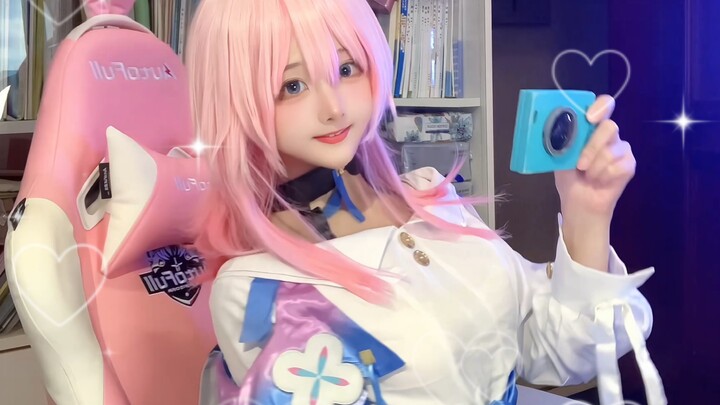 When it comes to cute girls with pink hair, who’s the first person you think of?