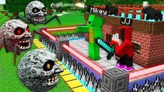 JJ and Mikey vs Scary Lunar Moon House Defense Challenge in Minecraft - Parody of Maizen Video