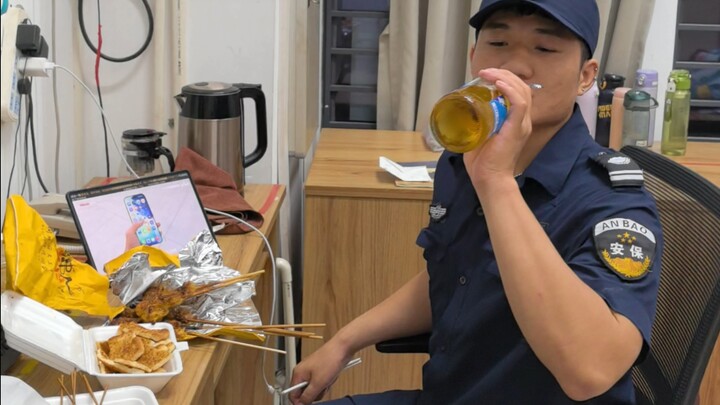 夜班保安打两份工月入一万六千真实一天