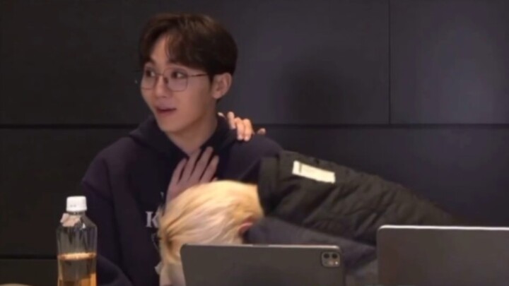 ［崔秀彬/夫胜宽］“吹袖冰你钻人怀里干啥? ” 这手机壳我真的要造谣了