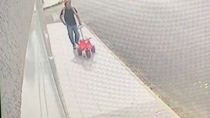 I’m dying of laughter—fatherly love as solid as a mountain… but crumbling. This dad checking on his 