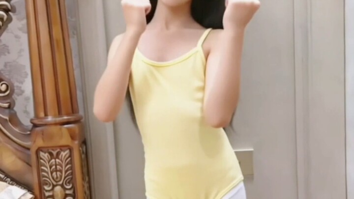 Học viên múa hóa trang