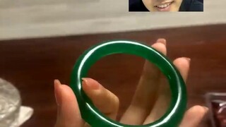 Gelang Jutaan Rupiah Milik Si Streamer Wanita