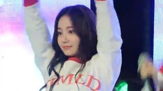 YEONWOO MOMOLAND FANCAM BBoom BBoom