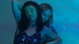 Hot Lesbian Dance / I Know What You Did Last Summer Lesbian Kiss