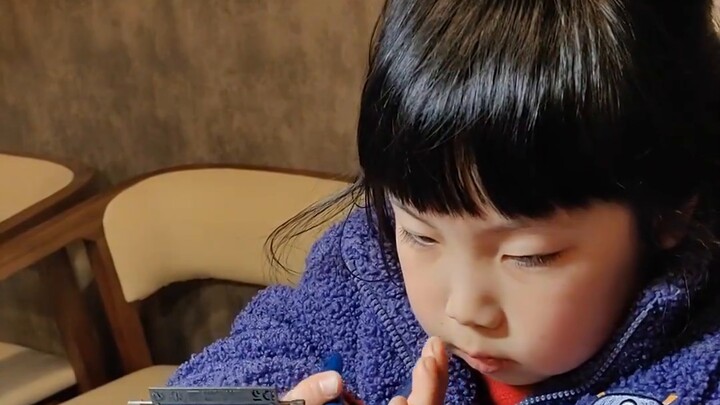 Seven-year-old girl starts building Gundam