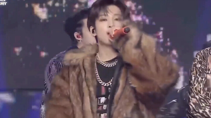 Ini gue sebut tim rapper dengan visual paling memukau! Siapa yang belum nonton? Riasan dan gaya di e