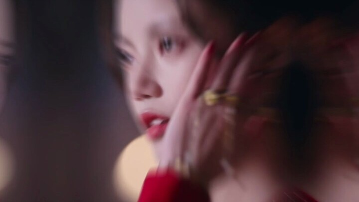 As a true workaholic, you can tell just by looking at Pianran’s accessories—Jingguo really treats it
