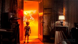 Their house is attacked by aliens | Close Encounters of the Third Kind | CLIP