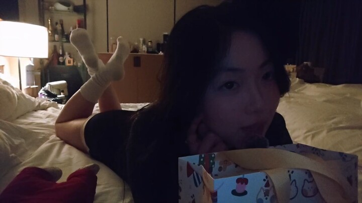ASMR｜Saya menemukan video saat saya dulu diangkat-angkat!! Sarung tangan untuk membantu tidur! Akan 
