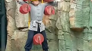 这速度不够快，不过此人可能已吓尿