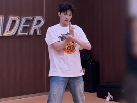 Dương Dương hóa ra đã học nhảy cả bài "Thượng Kế"