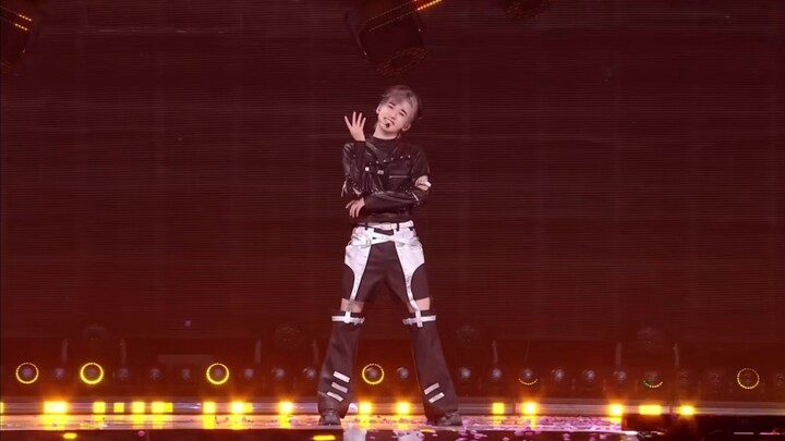 Official version of the girl group dance, Yaxuan was teased to the point of being shy, hahaha