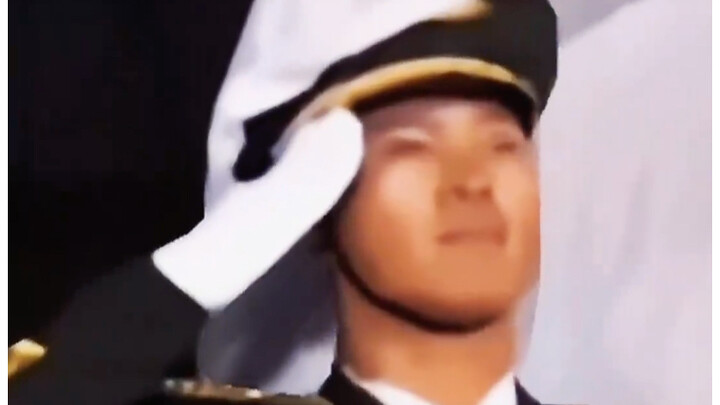 Video này đang gây bão trên mạng quốc tế: “Sao anh ấy thế mà vẫn không cười nhỉ?”