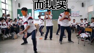 العرض المميز لفرقة سانفانسان—حيلة رأس السنة الجديدة، مجموعة الرجال الأقوياء ترقص على أغنية "نمران"، 