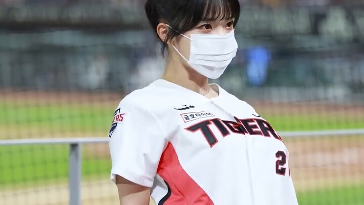 [4K]220520 لي دا هي بوس Bxxx (دوجا كات)