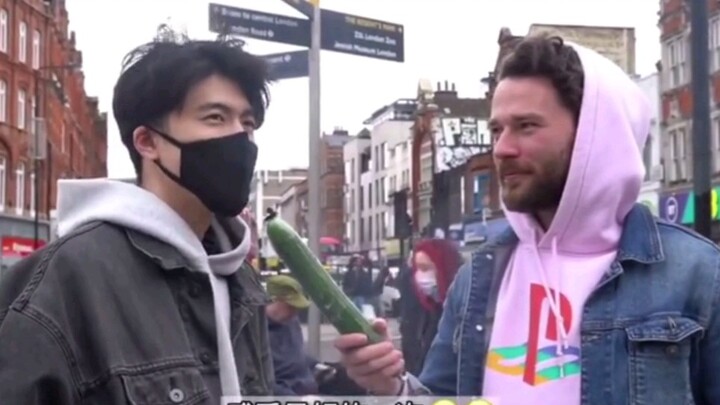 Pria tersebut mengatakan berciuman dengan sesama pria terasa lebih nyaman, namun ia tidak bisa mener