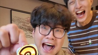 Bagaimana bisa begitu lucu ketika mereka bermain voli bersama?