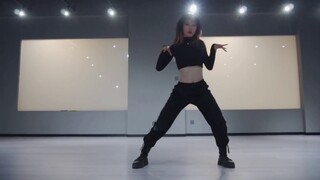 Mya | Lisa phiên bản senorita | Sàn lăn có mượt đến mấy cũng không làm được