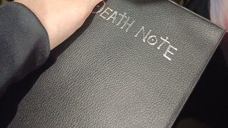 Let Brother Dao sign Death Note at the comic convention