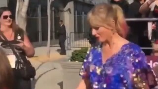 Taylor Swift berbalik dan menandatangani tanda tangan untuk anak laki-laki kecil yang hilang itu