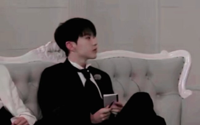 Ahhhhhhh Proporsi Kwon Soonyoung sangat bagus