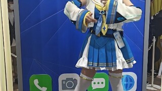 按下开关就会做出对应的表情和动作（coser辛苦了）