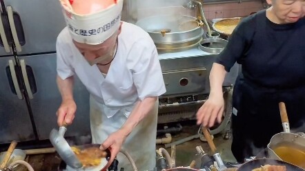 Warung tua berusia lebih dari 50 tahun yang digemari para pekerja kantoran di Hakata: set nasi tonka