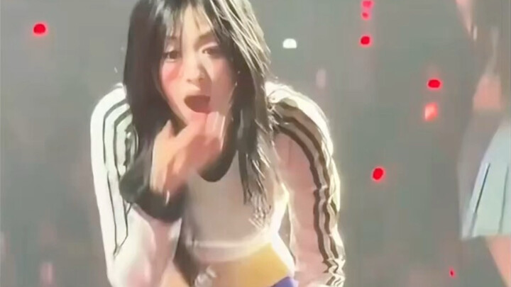 Fans handed Yahyeon a wad of cash.